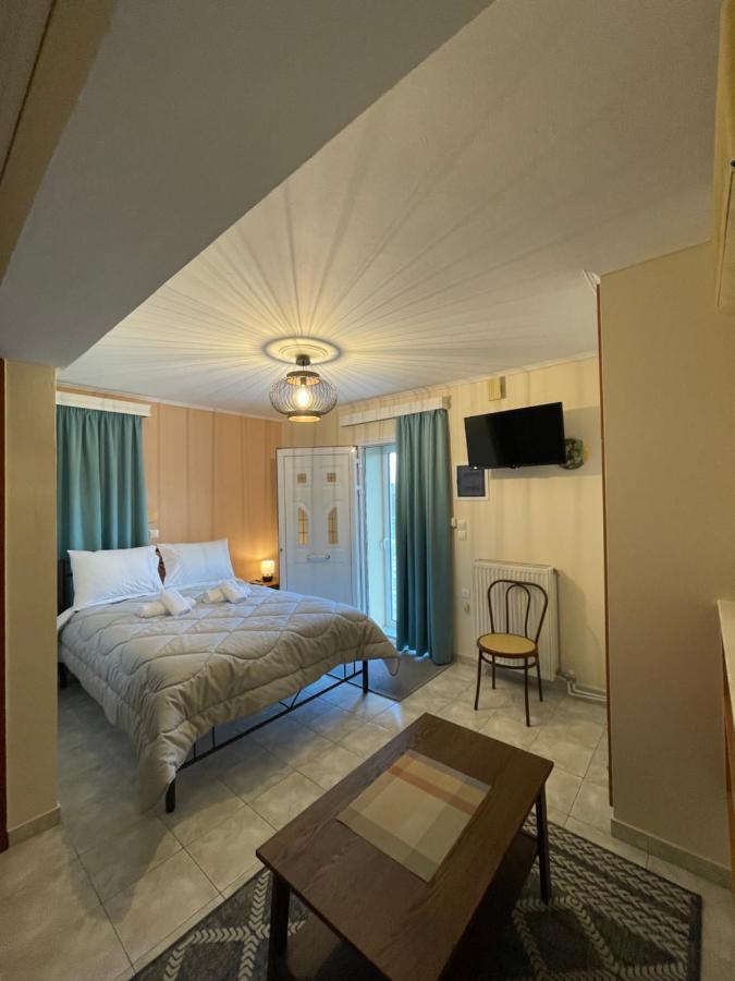 Flo'S Apartments Missolonghi Экстерьер фото