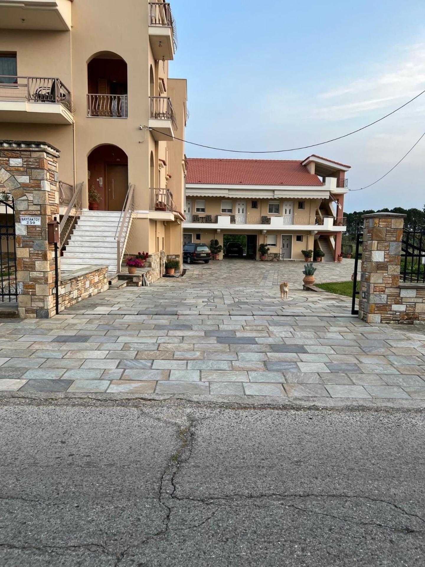 Flo'S Apartments Missolonghi Экстерьер фото